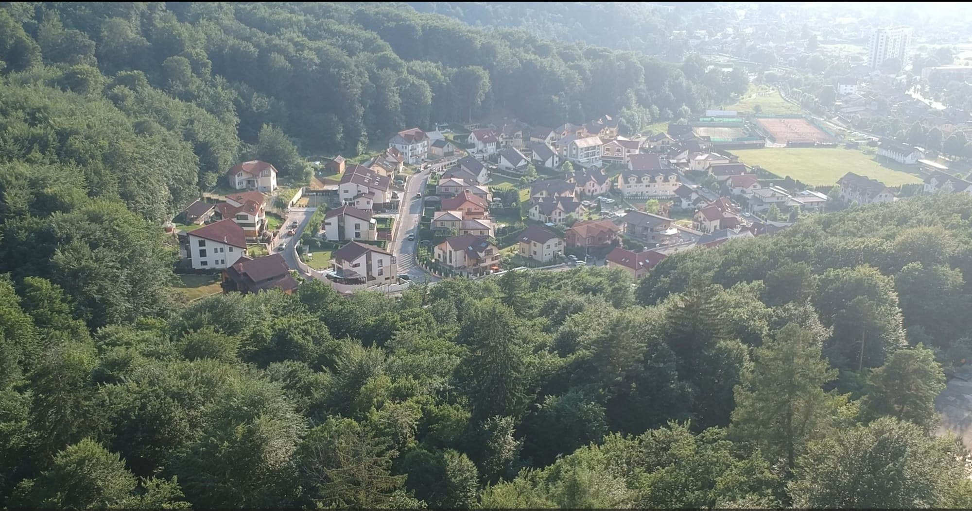 Vedere aeriană a cartierului Green Valley